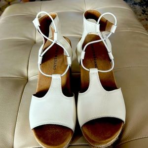 Lucky Brand platform white leather uppers sandals